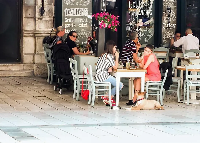 Old Square Apartmán *